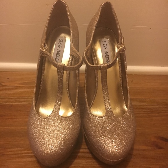 Steve Madden Gold Glitter Pumps - Picture 2 of 4